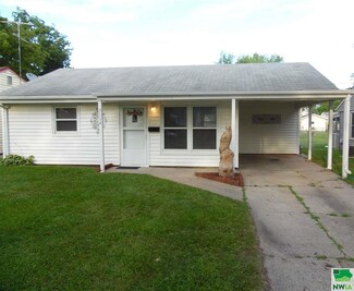 3116 Isabella St, Sioux City, IA 51103