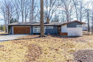 5819 W Hills Rd, Fort Wayne, IN 46804