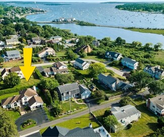 17 Sunnyside Ave, Bristol, RI 02809