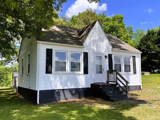 101 Beale Rd, Lynch Station, VA 24571