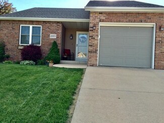 2225 Trenton Rd, Dubuque, IA 52002