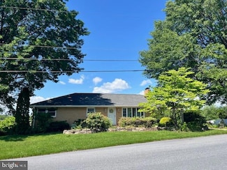 1155 Loop Dr, Harrisburg, PA 17112