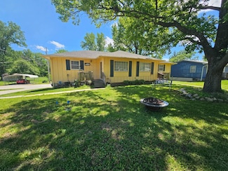 1424 Dorney Dr, Chillicothe, MO 64601