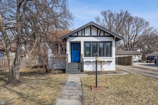 312 11th St N, Moorhead, MN 56560