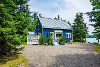 134 Redding Rd, Gouldsboro, ME 04607