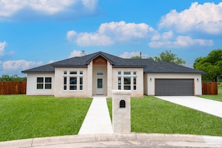 500 34th St, Hondo, TX 78861