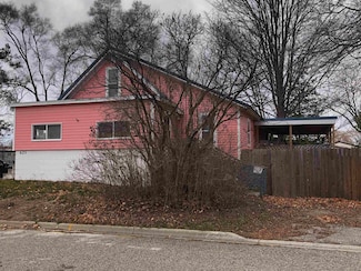 625 Cunningham St, Clare, MI 48617