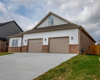 212 Nebo St, Prairie Grove, AR 72753