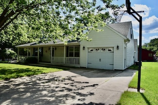 403 Walnut Dr, Sibley, IA 51249