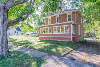 1121 Jewett St, Woodstock, IL 60098