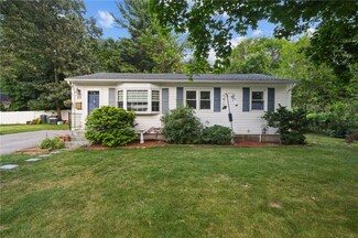22 Torrington Cir, Warwick, RI 02889
