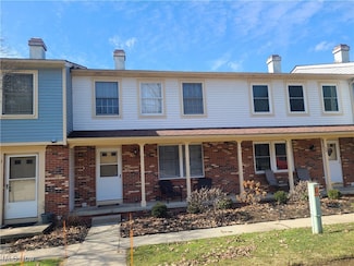 61 Quaker Ridge Dr, Akron, OH 44313