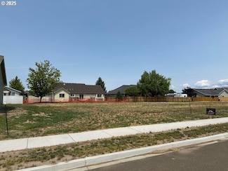 10702 Greg Ln, Islandcity, OR 97850