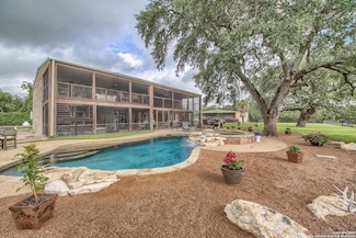 5464 Coughran Rd, Pleasanton, TX 78064