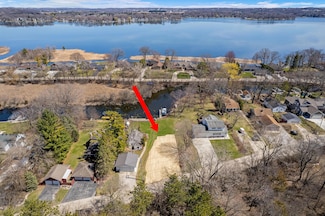 2730 Nagawicka Ave, Delafield, WI 53018