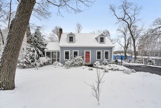 11 Oakencroft Rd, Wellesley, MA 02482