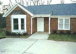 404 Creekway Dr, Fuquay-Varina, NC 27526