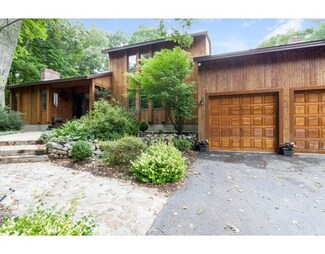 7 Rocky Hill Rd, Essex, MA 01929