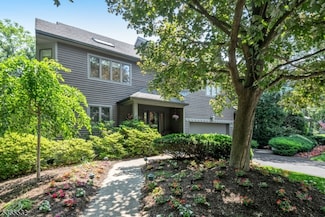 5 Pamrapo Ct E, Glen Rock, NJ 07452