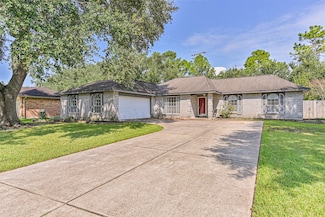 1115 W Castlewood Ave, Friendswood, TX 77546