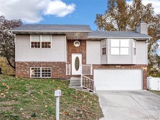 16 Williamsburg Ln, Glen Carbon, IL 62034