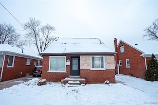 8467 Riverview St, Dearborn Heights, MI 48127