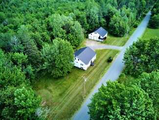 199 Middle Rd, Bradford, ME 04410