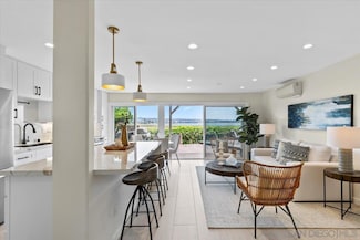 4007 Crown Point Dr Unit V15, San Diego, CA 92109