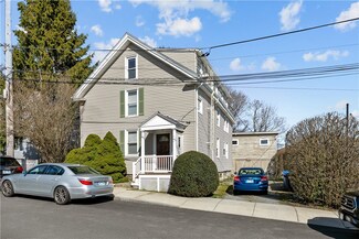 41 Freeborn St Unit 1, Newport, RI 02840