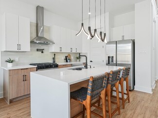 7820 Sealey St, Houston, TX 77088