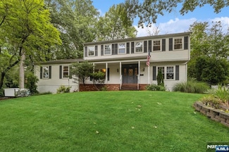 890 Ridgewood Ave, Oradell, NJ 07649