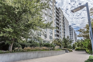 40- 22 College Point Blvd Unit PH1N, Flushing, NY 11354