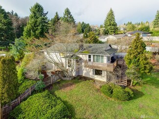 19524 53rd Ave NE, Lake Forest Park, WA 98155