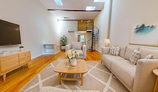 382 Burns St Unit 2, Forest Hills, NY 11375