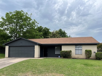 1633 Edge Hill Rd, Benbrook, TX 76126