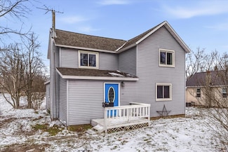 1417 Harrison St, Lake Odessa, MI 48849