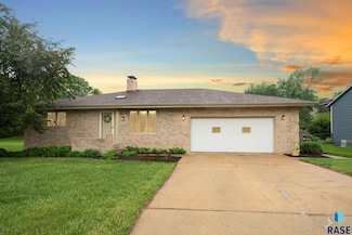 6013 W Silver Valley Dr, Sioux Falls, SD 57106