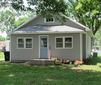 402 Cedar St, Laurel, NE 68745