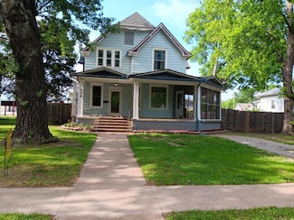508 E 10th Ave, Winfield, KS 67156
