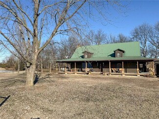 10238 SW 90th St, Chetopa, KS 67336