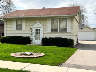70 Walnut Ct, Mundelein, IL 60060