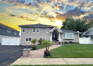 59 Western Concourse, Amityville, NY 11701