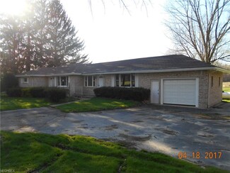 6880 Villa Marie Rd, Lowellville, OH 44436