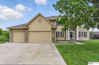4804 Fountain Cir, Papillion, NE 68133