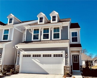 688 Harbour Town Ct, Avon Lake, OH 44012