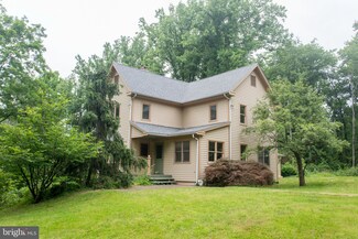 53 Lakeview Rd, Lambertville, NJ 08530