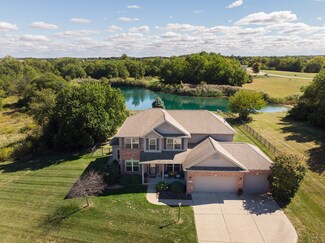 4 N Hollow Rd, El Paso, IL 61738