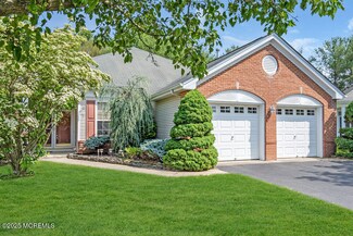 14 Gardenways Ct, Lakewood, NJ 08701