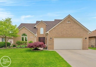 49204 Stratford Dr, Chesterfield, MI 48047