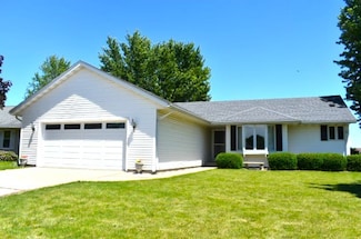 2612 Meadow Dr, Sterling, IL 61081